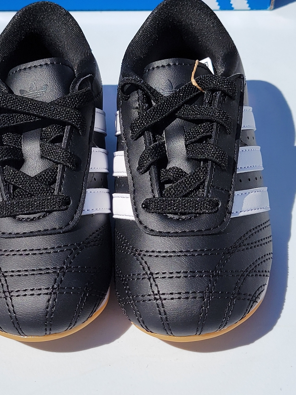 KIDS 8K ADIDAS TAEKWONDO SHOES – BLACK/WHITE – NEW IN BOX - Picture 5 of 8